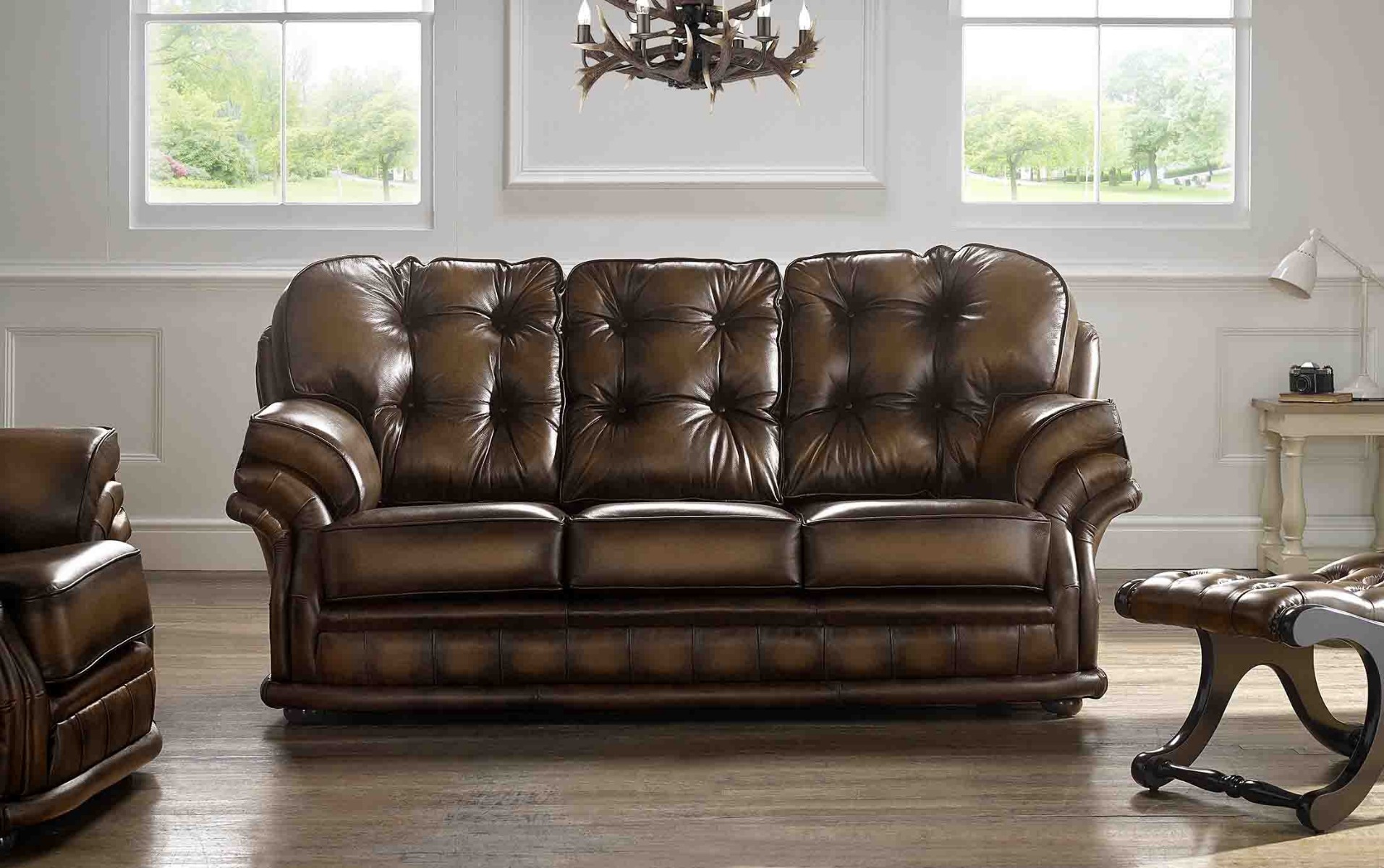 Product photograph of Chesterfield Hampton Settee from Chesterfield Sofas